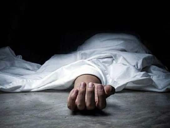 Man dead body wrapped in blanket, and dropped in front of the house, andhrapradesh - bsb
