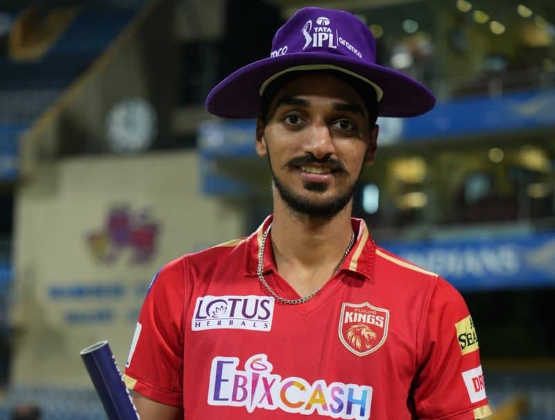 Punjab Kings Player Arshdeep Singh Broken Middle Stump 2 times in final over against Mumbai Indians in Wankhede Stadium