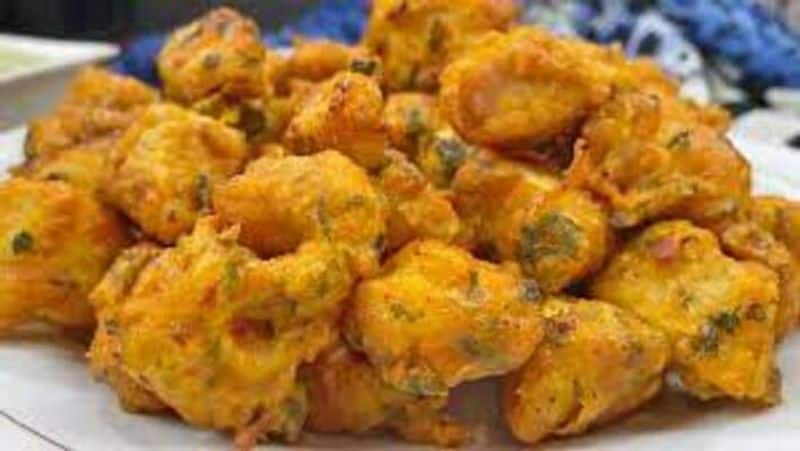 Delicious crunchy Evening Snacks-Egg onion Bajji in Tamil 