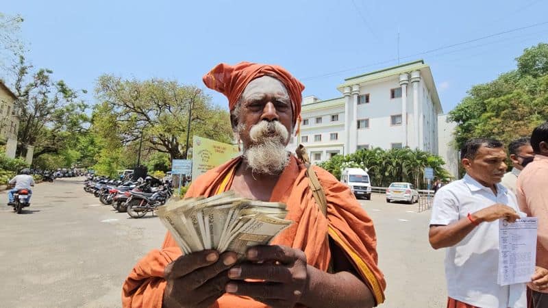 75 year old man donate his begging amount rs 10k to cm welfare fund in thoothukudi