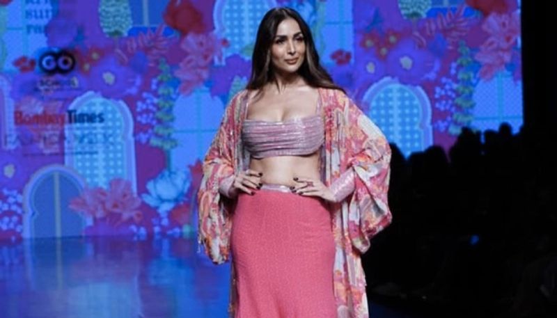 malaika aroras hot look in bombay times fashion week 2023 goes viral hyp 