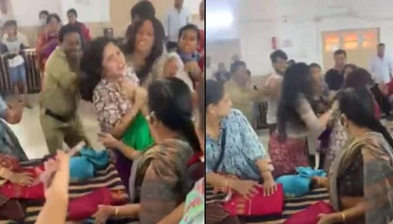 two womens fight over a saree going viral hyp 