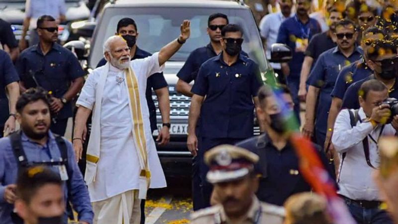 Video emerges of SPG official intercepting mobile phone flung towards PM Modi during Kochi roadshow