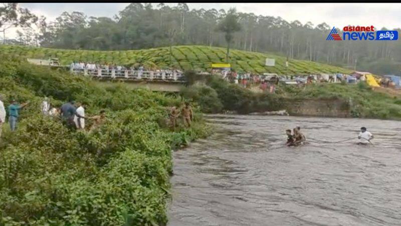 Sudden flooding in valparai koolangal river! The fire department rescued the trapped people safely!