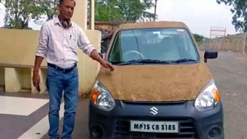 Is cow dung Reducing heat A doctor from Madhya Pradesh put cow dung mask on the car to control heat akb