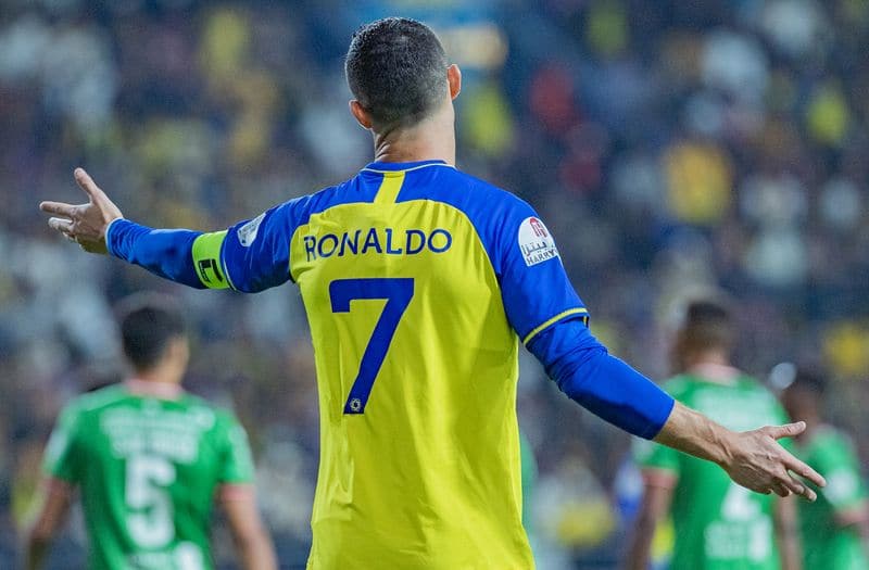 football WATCH Cristiano Ronaldo frustrated with Al-Nassr staff after crashing out to Al-Wehda in King Cup semis-ayh