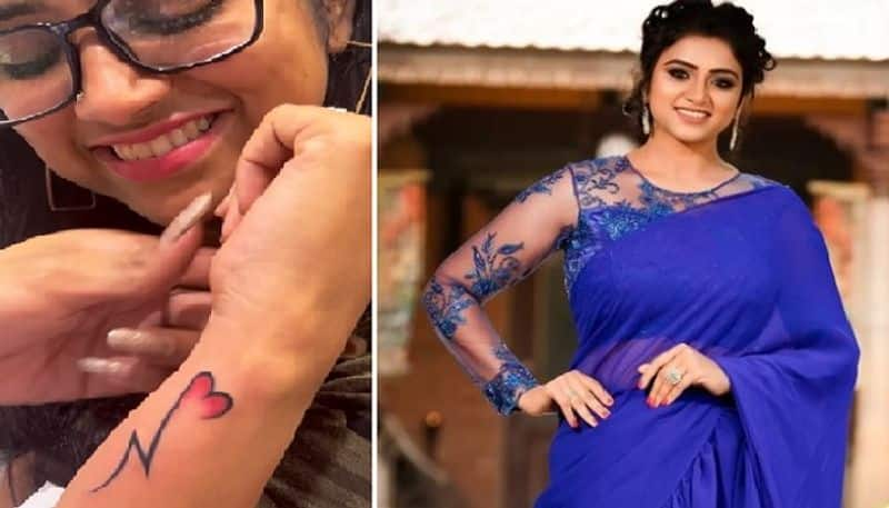 Rashmi Prabhakar made tattoo in her hand 