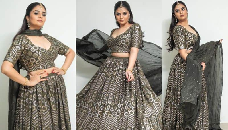 Actress Sreemukhi Looks beautiful in traditonal wear NSK