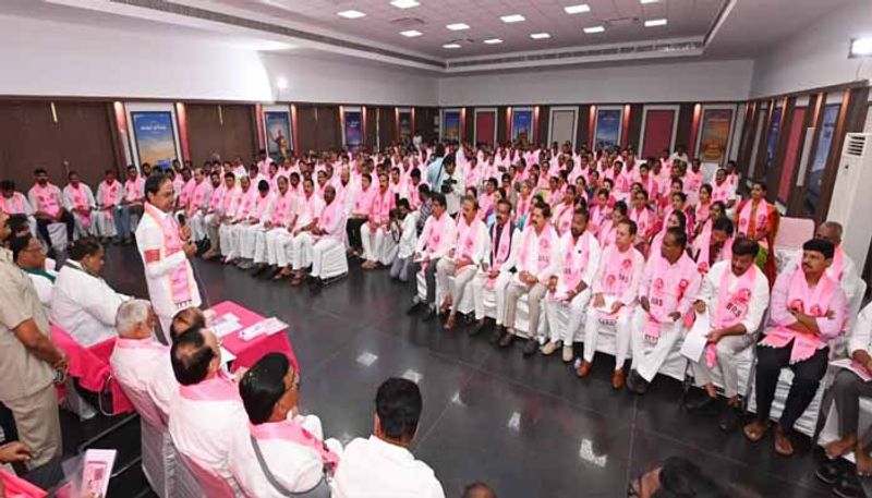 BRS  Will  Get  105 Assembly Seats   Says  KCR  In  BRS  Meeting  