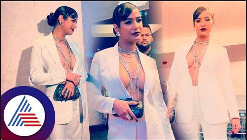 Poonam Pandey super hot boss bae look for award show vcs 