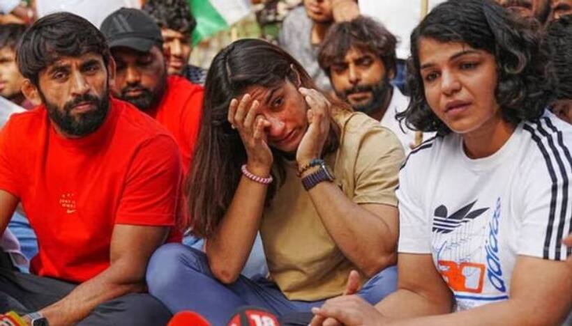 రెజ్లర్ల పోరాటానికి పెరుగుతున్న మద్దతు..  కోహ్లీ,  రోహిత్‌లు   స్పందించాలని ఫ్యాన్స్ డిమాండ్ 