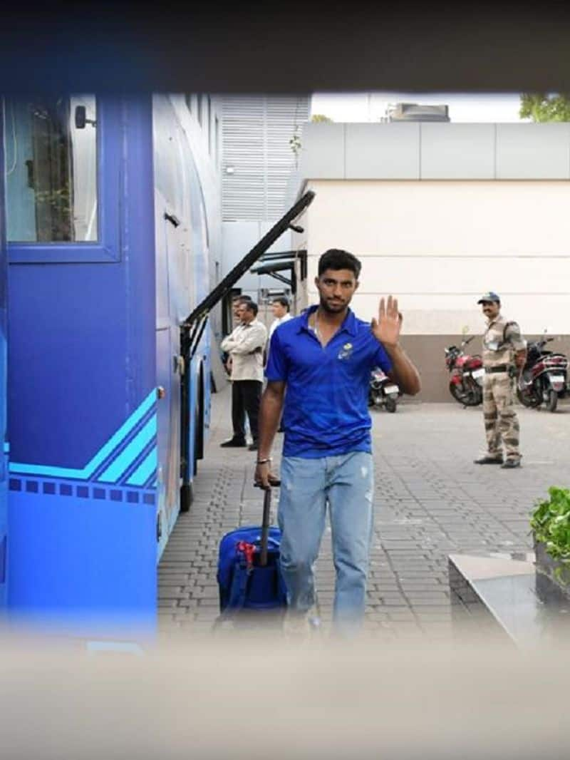 IPL 2023 Mumbai Indians spotted Kalina airport exclusive photos kvn