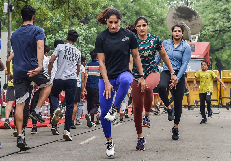 Protesting Wrestlers Practice On Open Road At Jantar Mantar kvn