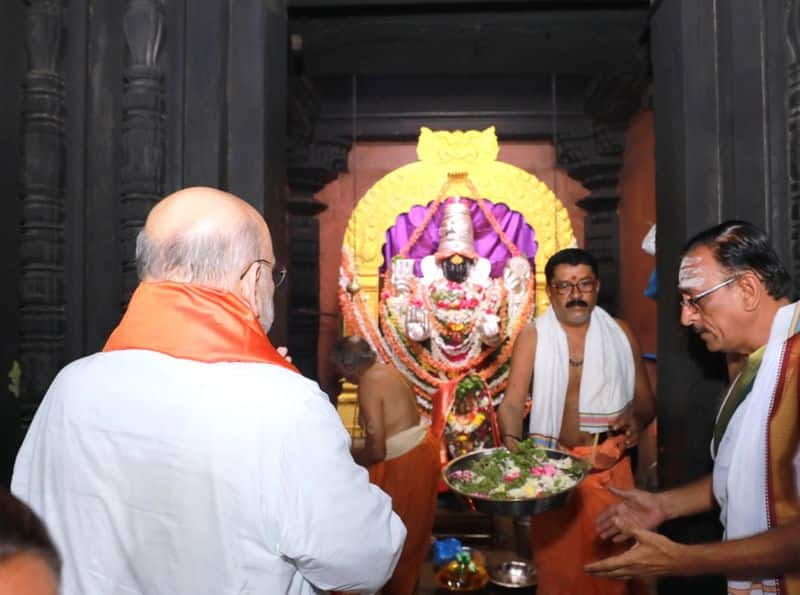 Karnataka Election 2023 Union Minister Amit Shah visited Harihareshwar Temple in Davanagere gvd