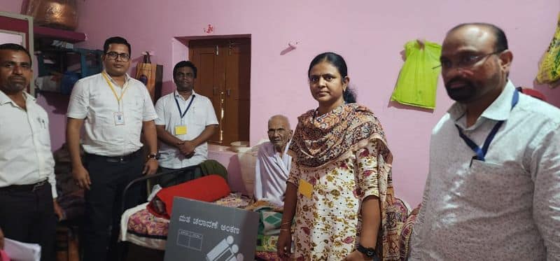 Voting starts from above 80 years 1011 polling in Kalaburagi district Says DC Yeshwanth V Gurukar gvd