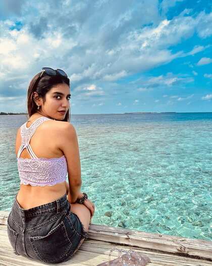 మాల్దీవ్స్ లో ప్రియా వారియర్