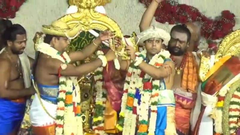 meenakshi sundareswarar thirukalyanam held well today in madurai