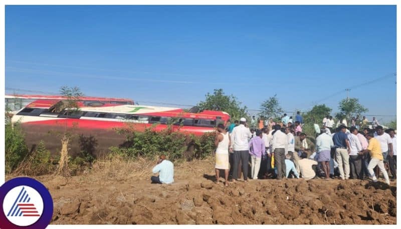 bus carrying poll officials accident many injured in vijayapura gow