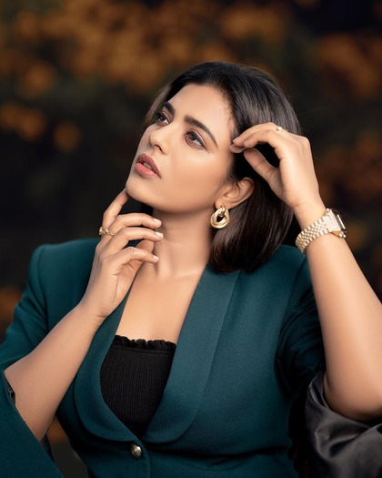 <p style="text-align: justify;">ఈ అమ్మడు తెలుగు, తమిళం, మలయాళం, కన్నడ చిత్రాలు చేస్తుంది. తెలుగులో సక్సెస్‌ కాకపోవడంతో ఇప్పుడు కోలీవుడ్‌, మాలీవుడ్‌ చిత్రాల్లోనే కనిపిస్తుంది. <br />
 </p>
