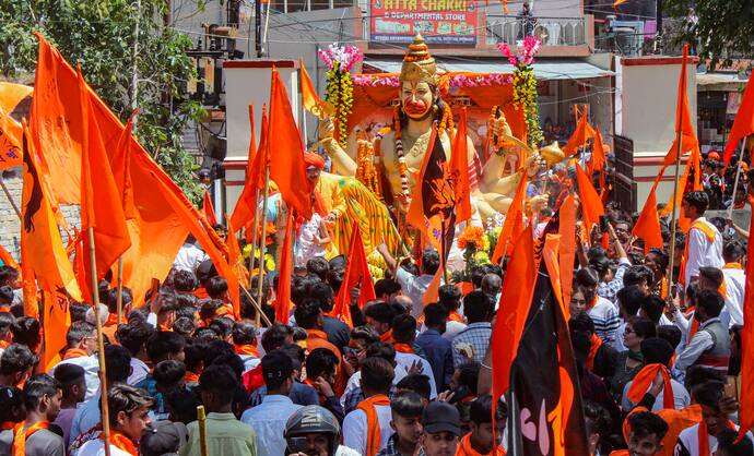 বজরং দল নিয়ে 'লঙ্কাকাণ্ড' কর্ণাটকের রাজনীতিতে, নির্বাচনী পরিবেশ নিয়ন্ত্রণে আসরে কমিশ