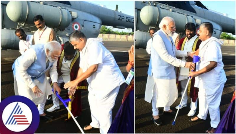 Prime Minister exuded simplicity and charm at Kalaburagi Helipad sat