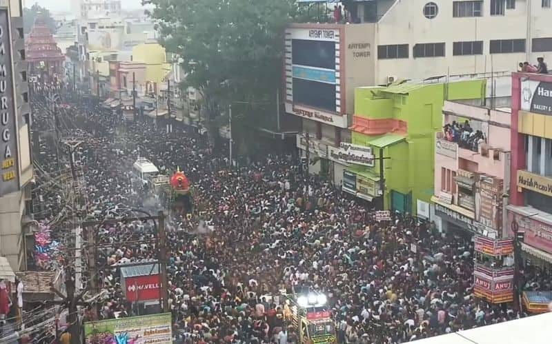 Chariot show was held on the occasion of Madurai Chithrai festival KAK