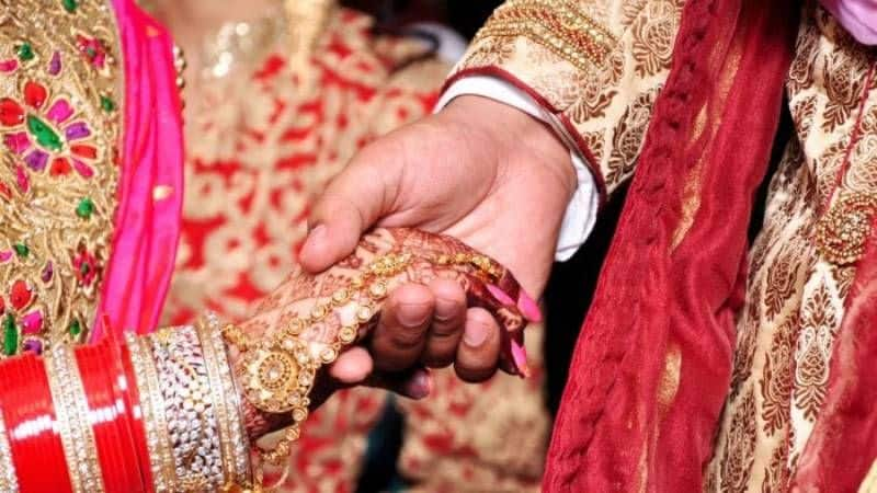 Groom runs away from wedding in UPs Bareilly, bride chases him for 20 km Vin