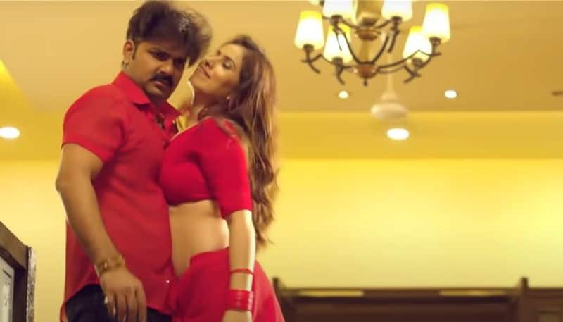 Bhojpuri SEXY video: Ayushi Tiwari, Pawan Singh's BOLD song 'Mere Marad Mahoday Ji' making fans go crazy-WATCH RBA