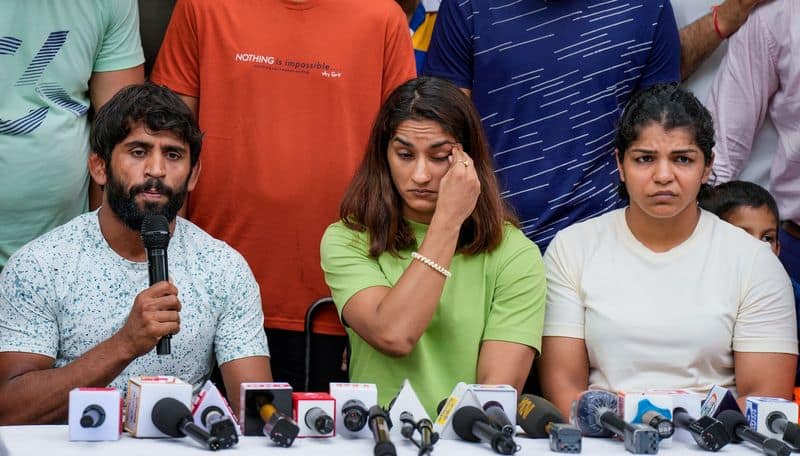 Wrestlers vs WFI chief: 'Will return our medals, give our life, but at least get us justice' - Vinesh Phogat, Bajrang Punia-ayh