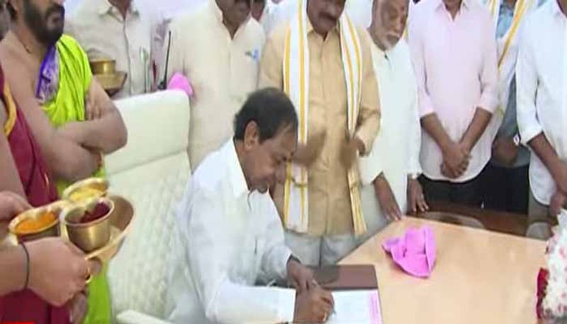 KCR  inaugurates BRS central party office in Delhi  lns 