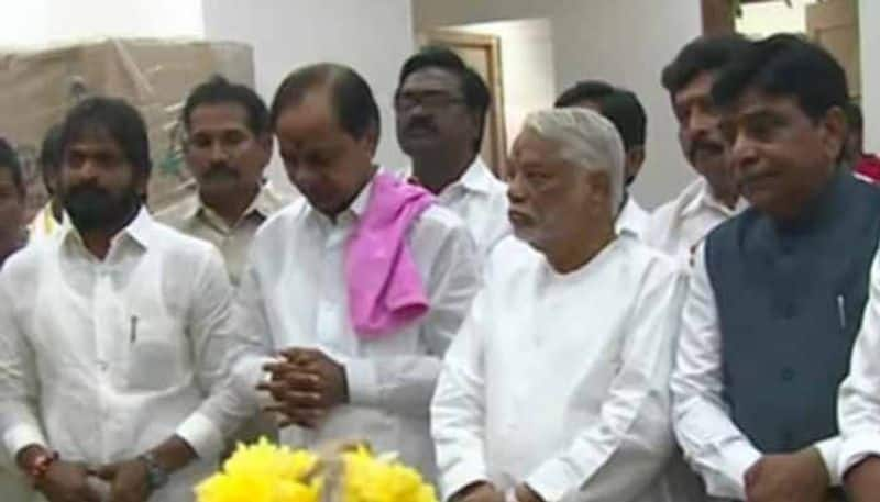 KCR  inaugurates BRS central party office in Delhi  lns 