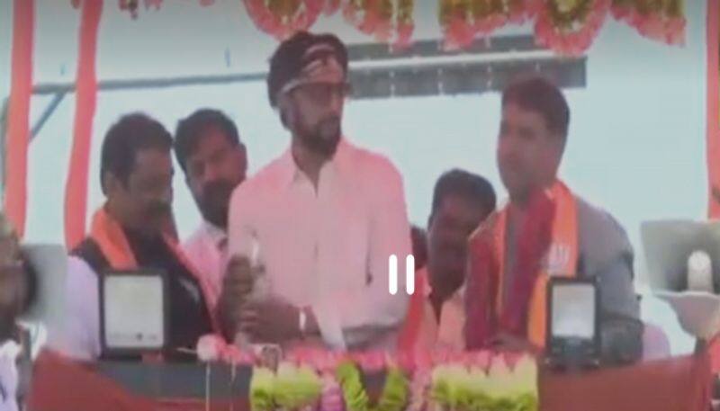 Actor Kichcha Sudeep campaign in Yamakanamaradi nbn