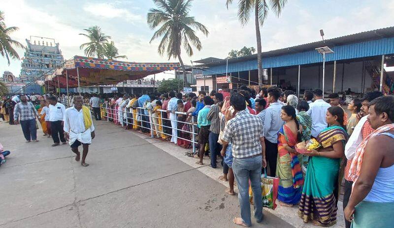 Devotees who came to see the goddess Huligemma Devi even in the middle of election gvd