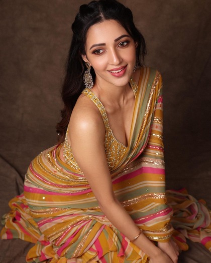 నేహా శెట్టి బ్యూటీఫుల్ లుక్