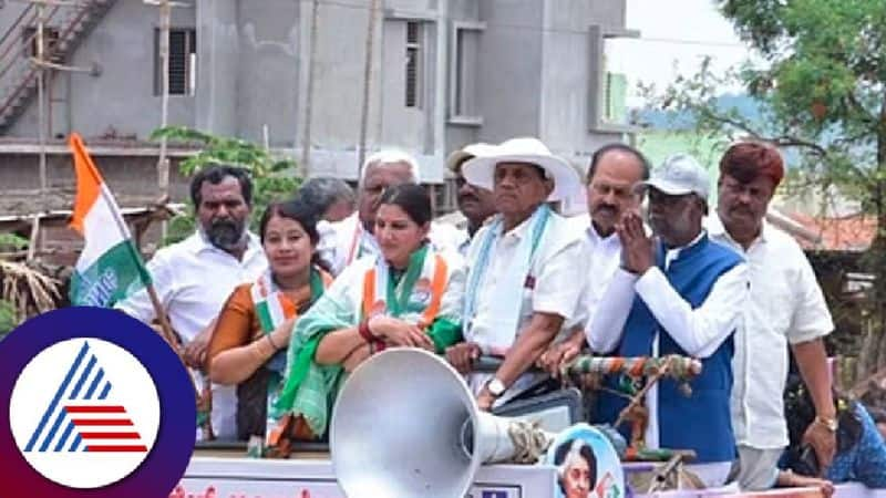 Dont believe narendraModi s colorful words says actress bhavana at chitradurga congress campaign rav