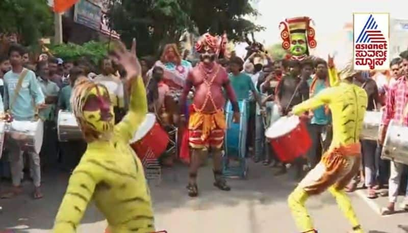 Modi fans celebrated by doing tiger dance nbn