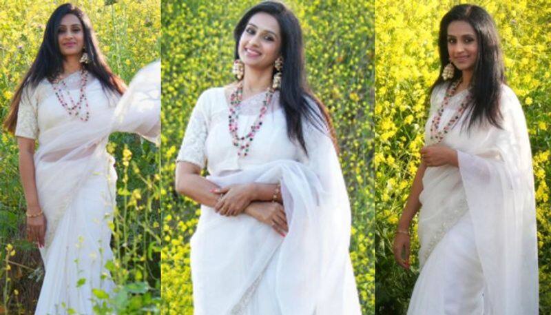 Actress Laya beautiful look in white saree NSK