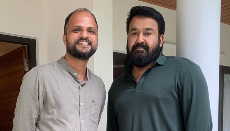 2018 director jude anthany joseph shares pic with mohanlal nsn