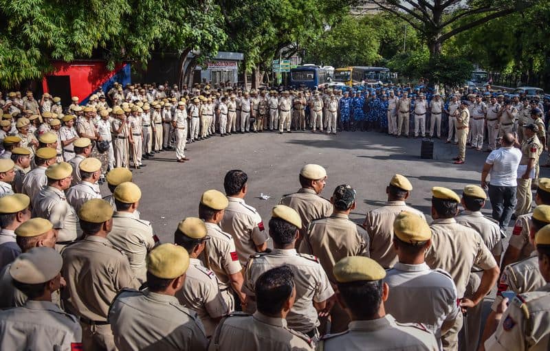 Wrestlers vs WFI chief: Delhi Police tightens security as farmers head to support protesting grapplers-ayh