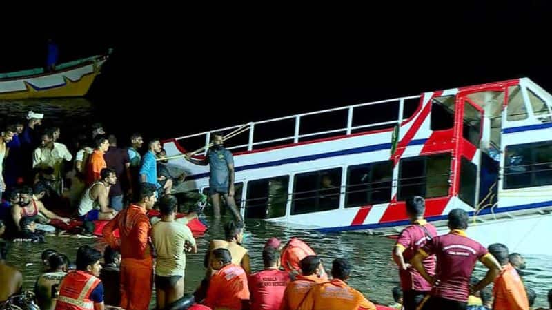 Tourist boat overturns in Kerala's Tanur killing 12; Rescue Mission underway anr