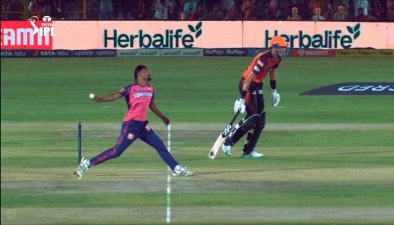 Watch How Sandeep Sharma bowled a big no-ball vs SRH gkc