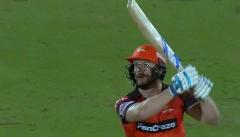 SRH Player Glenn Phillips Gets Man of The Match Award for 25 Runs From just 7 Balls Against RR in Jaipur