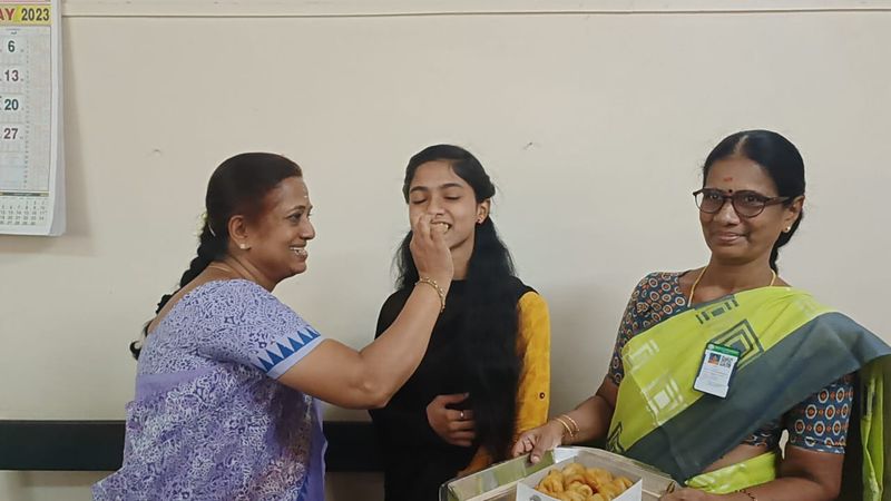 dindigul student nandhini scored 600 out of 600 in 12th public exam