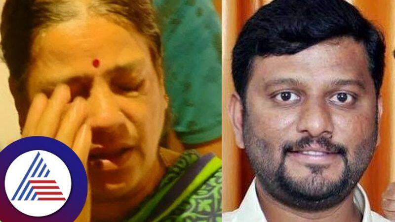 Lalitamma Prakash begged for votes on behalf of her son HP Swaroop and cried At Hassan gvd