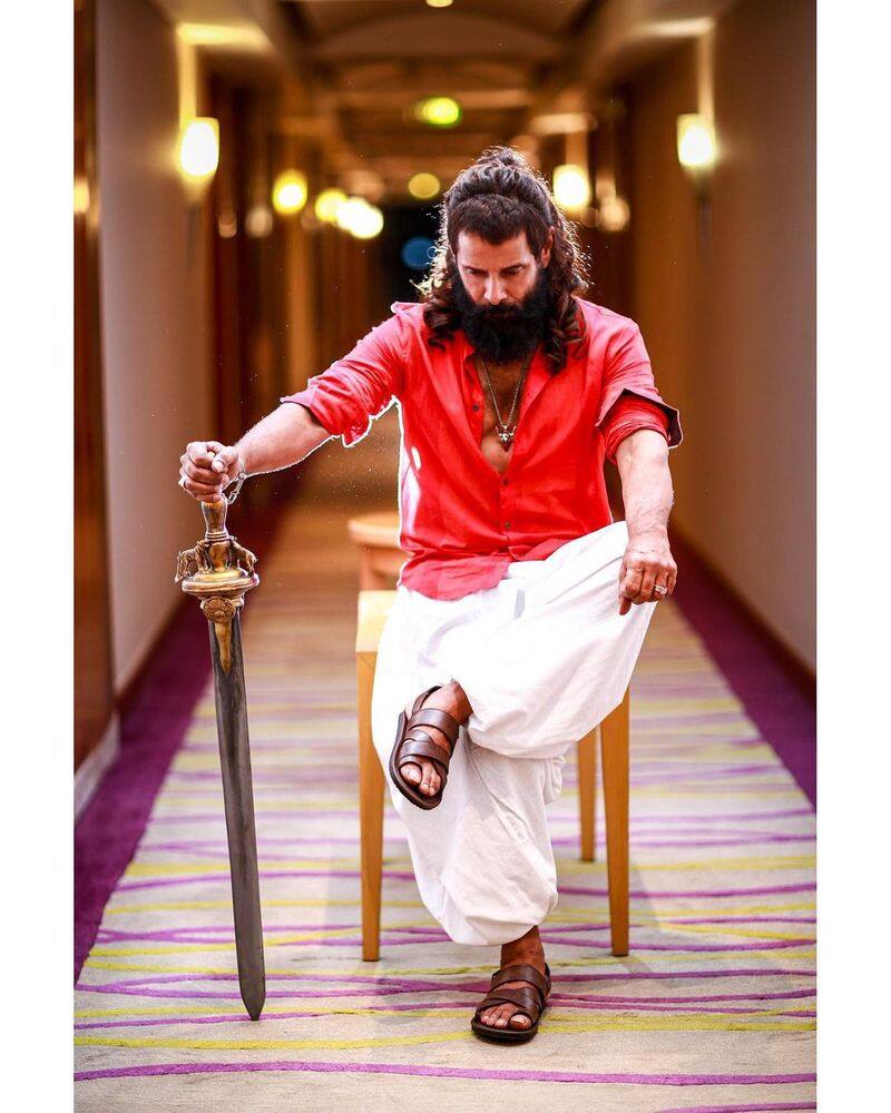 chiyaan vikram turns as Aditha Karikalan again for new photoshoot