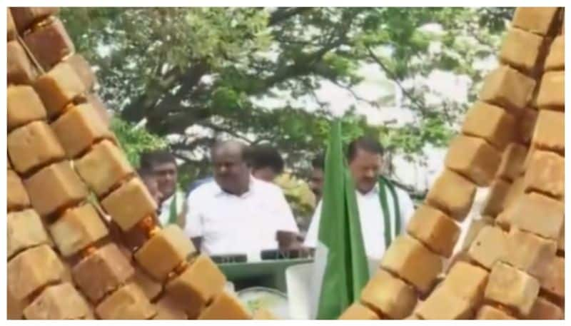 Kumaraswamy made Roadshow in Basavanagudi nbn