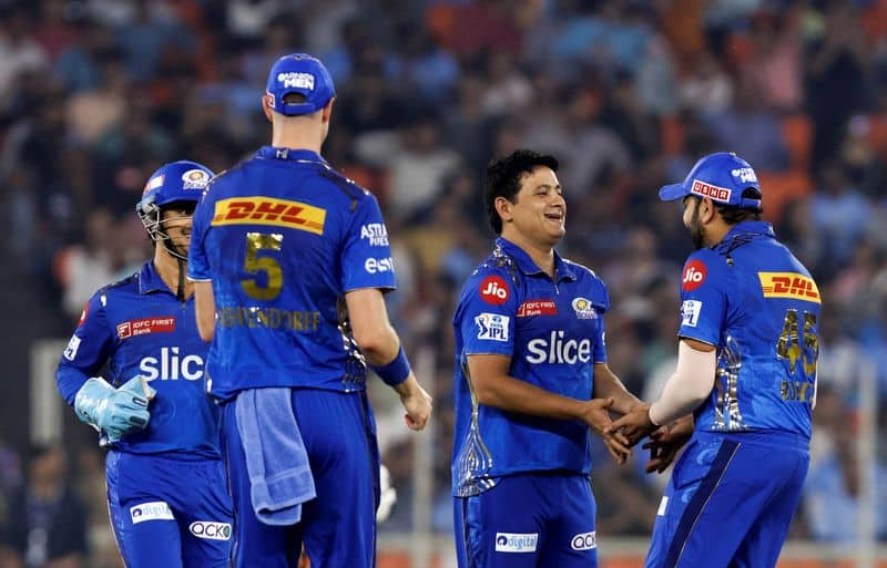 IPL 2023 Mumbai Indians win the toss elect to bowl first against SRH in Wankhede Stadium kvn