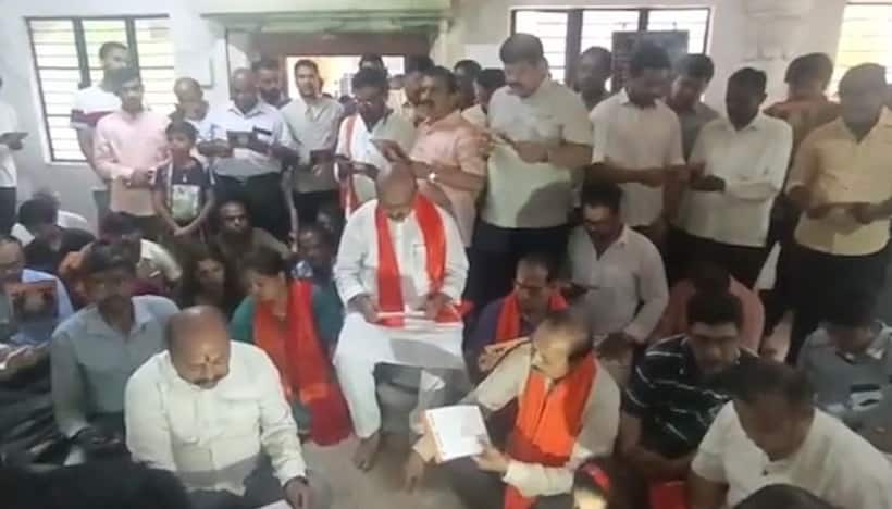 Karnataka Election 2023: CM Bommai recites ‘Hanuman Chalisa’ in Hubballi   WATCH