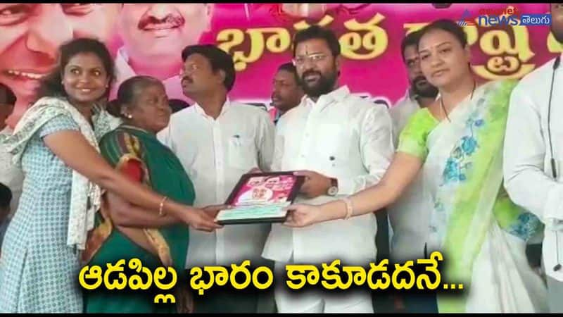 kalyana lakshmi cheques handed over to benefeciaries by mla korukanti chandar