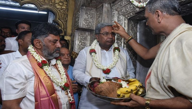 DK Shivakumar and Siddaramaiah Perform Pooja in Chamundi Hill at Mysuru grg